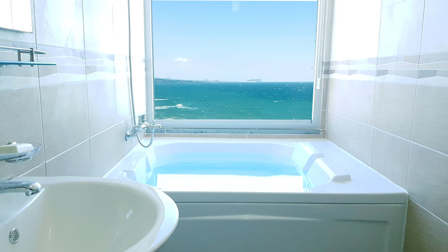 Bathroom 4, Jeju Witch's Hill, Seogwipo