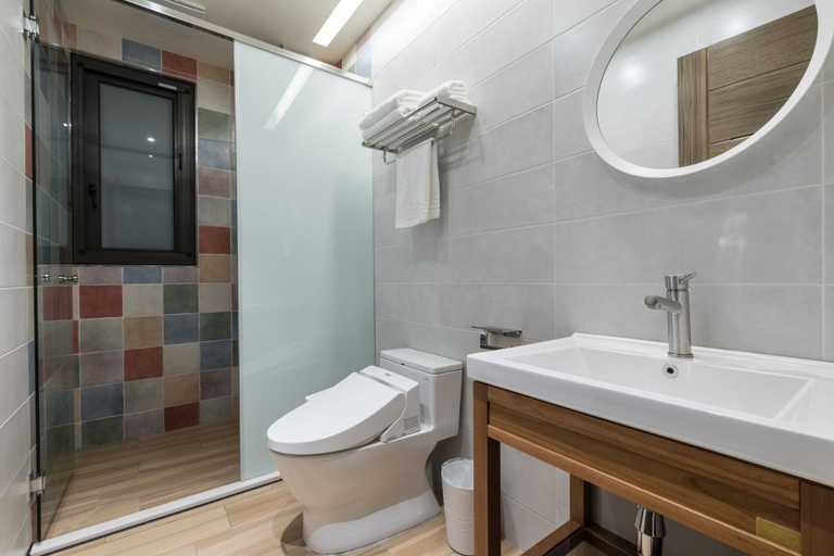 Bathroom 4, Peach Blossom, Taitung