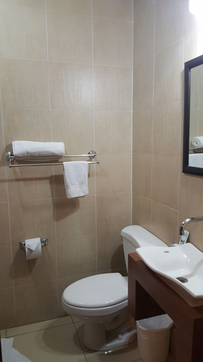 Bathroom 5, Hotel Arbol De Sueños, San Salvador