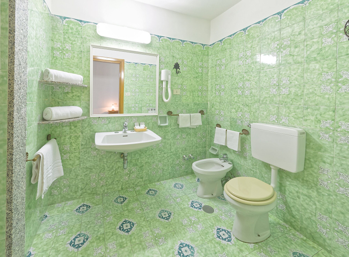 Bathroom 5, Hotel Zaro, Napoli