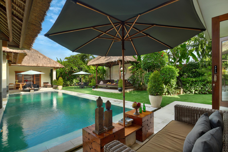 Sport & Beauty 2, Huge 11 BR Villa, Sleeps 41, Prime Area, Near Beach, Badung