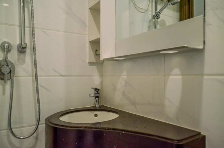 Bathroom 3, Fully Furnished with Modern Design Studio Sky House BSD Apartment, Tangerang Selatan