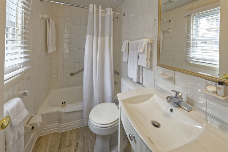 Bathroom 4, Dunes Court, Worcester