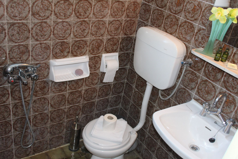 Bathroom 5, Studios Penelope, North Aegean