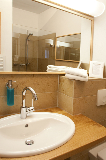 Bathroom, Hotel Gut Hühnerhof, Main-Kinzig-Kreis