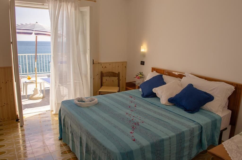 Bedroom 3, Hotel Angelino, Napoli
