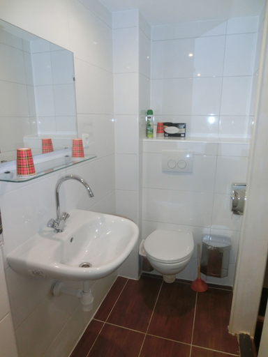 Bathroom 5, Orange Tulip Hotel Amsterdam - Hostel, Amsterdam