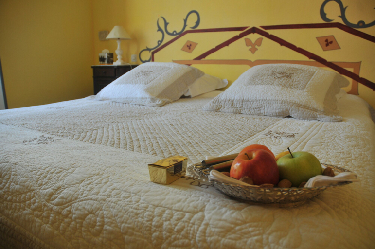 Bedroom 4, Mas Montluzia, Aude