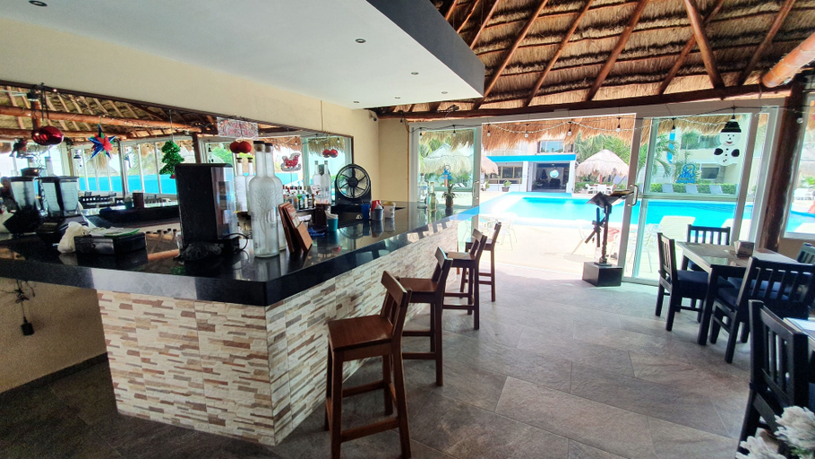 Food & Drinks 4, Paradise Beachfront & Nightlife Heart, Benito Juárez
