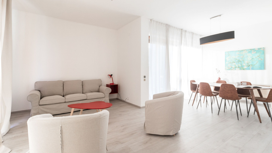 Others 5, Italianway - Carducci 89, Imperia