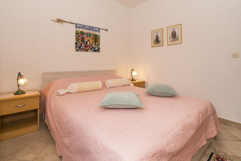 Bedroom 3, Pirka - Apt. w. Terrace & sea View,2 min to Beach, Sutivan