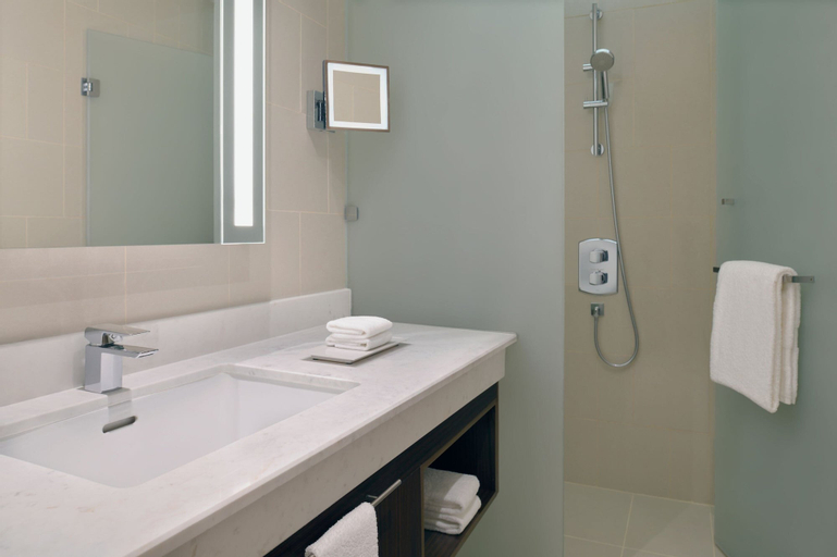 Bedroom 5, Delta Hotels City Center Doha