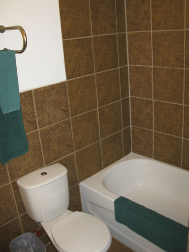 Bathroom 3, Goodman's Motel, Sudbury