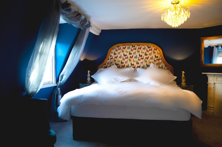Bedroom 3, Impeccable 4-bed Apartment in Bath, Bath and North East Somerset