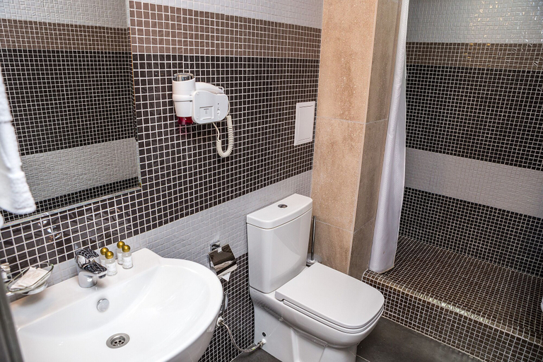 Bathroom 3, Arbat Hotel, Chelyabinsk gorsovet
