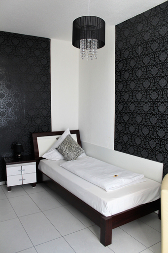 Bedroom 4, Hotel Drei Kronen, Dortmund