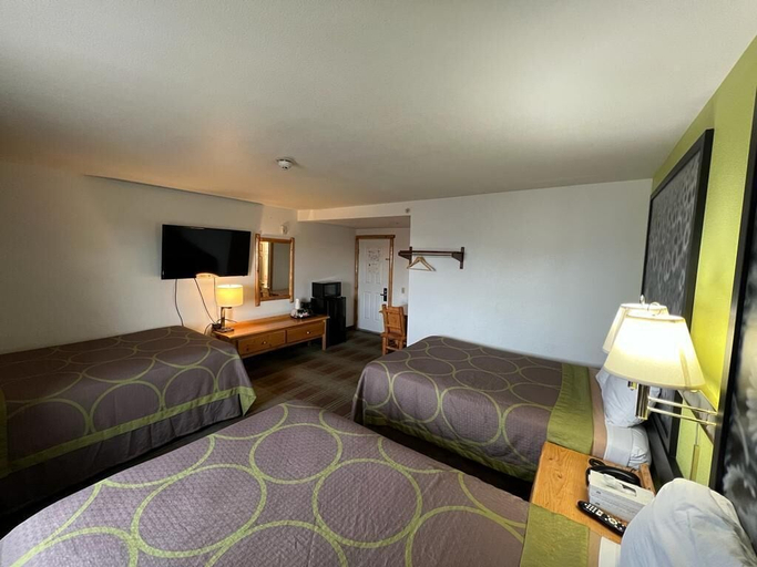 Bedroom 3, Super 8 by Wyndham Powell, Park