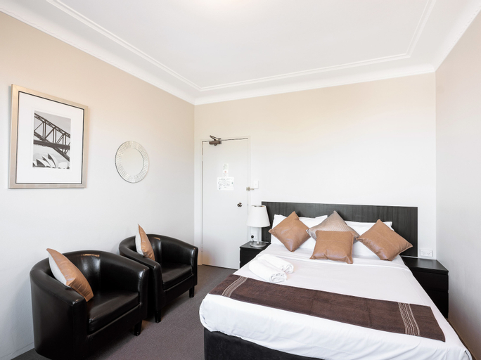 Bedroom 2, Greenwich Inn Sydney Hotel, Willoughby