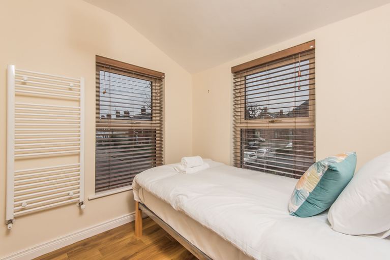 Bedroom 2, Glandore Lodge, Belfast