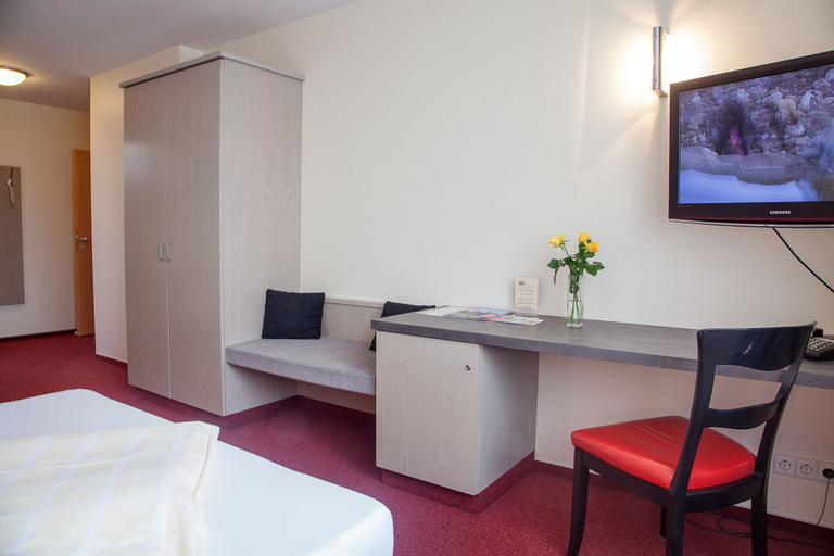 Bedroom 3, Sporthotel Öhringen, Hohenlohekreis