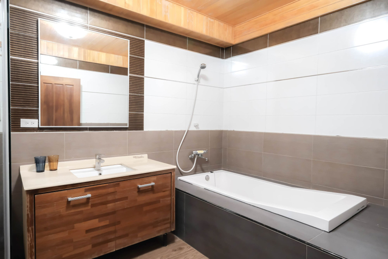 Bathroom 3, Huzi Room, Tainan