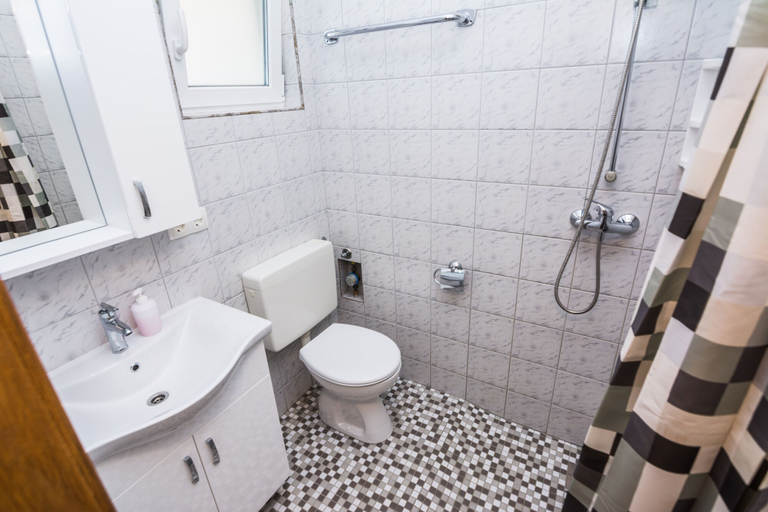 Bathroom 3, Apartments Skundric, Vir