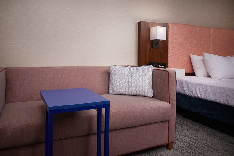 Bedroom 4, Hampton Inn by Hilton Youngstown-West I-80, Mahoning