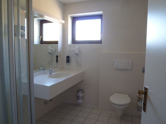 Bathroom 3, Berggasthof & Hotel Hinterrod, Hildburghausen