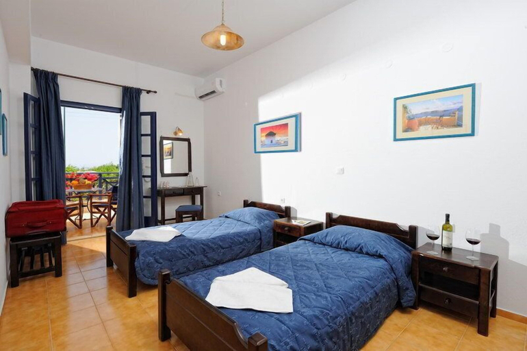 Bedroom 4, Aegean Sky Hotel & Suites, Crete