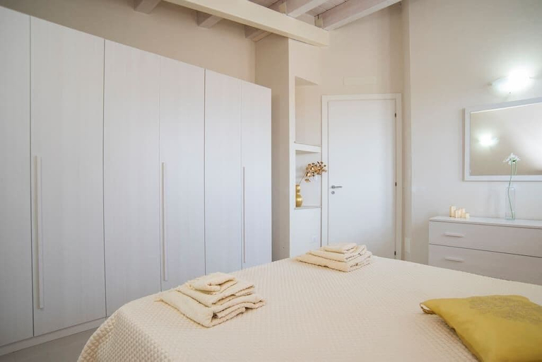 Bedroom 2, VIlla White, Syracuse