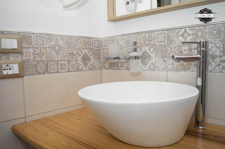 Bathroom 5, Domus Linda B&B, Napoli