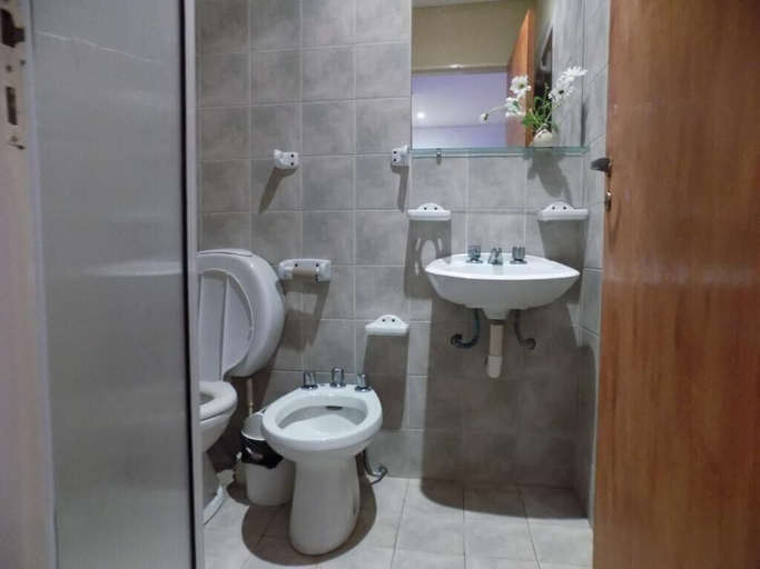 Bathroom 3, Hotel Embassy, General Alvarado