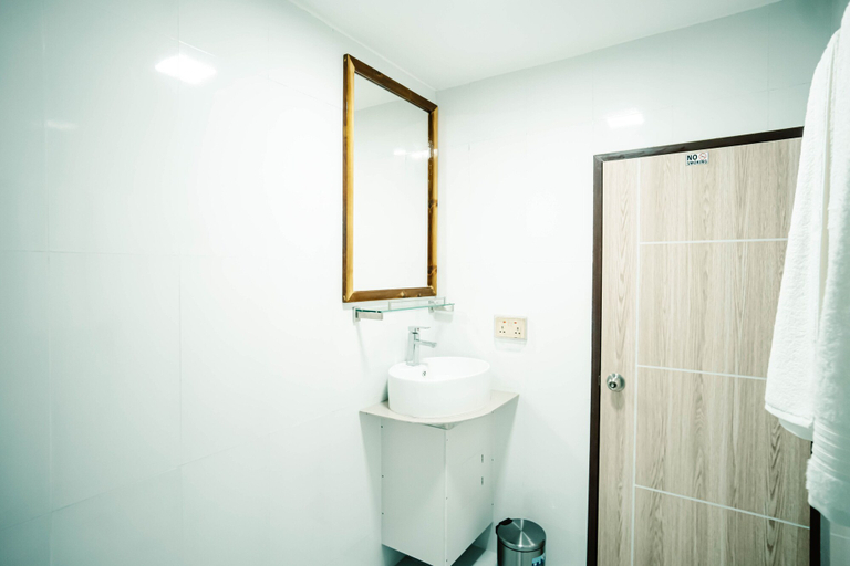 Bathroom 4, Lagoona Sunset, Maafushi Island