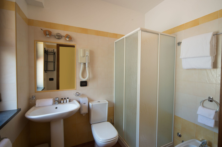 Bathroom 5, A Nuciara Park Hotel & Wellness Center, Messina