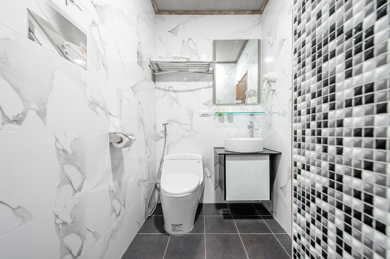 Bathroom 3, I Love You Homestay, Nantou