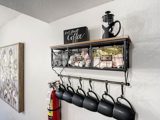 Food & Drinks, Condo, Orange