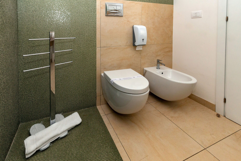Bathroom 5, Zeus Residence Hotel, Catania