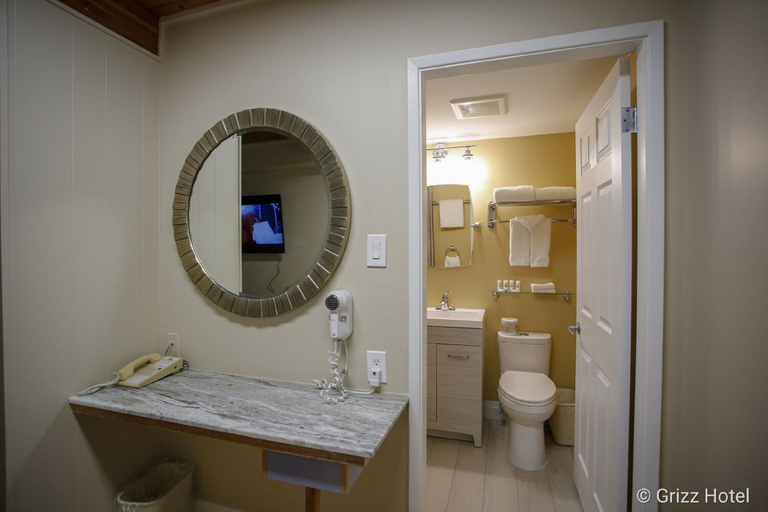 Bathroom 5, Grizz Hotel, Columbia-Shuswap