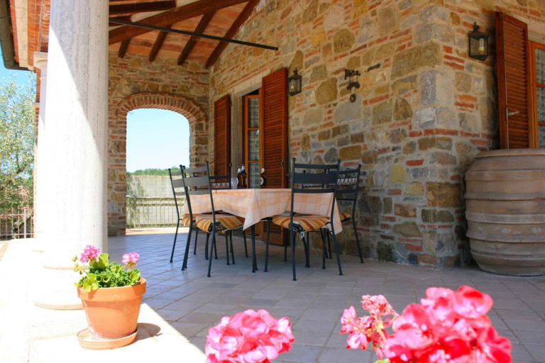 Others 5, Stunning private villa for 8 guests with private pool, WIFI, TV, terrace, pets allowed and parking, Arezzo