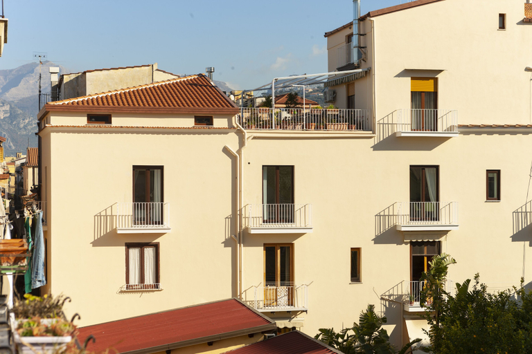 Exterior & Views, Luxury&Romantic Apartment with Balcony in Sorrento, Napoli