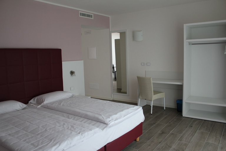 Bedroom 3, Maso Tobel Riva del Garda, Trento