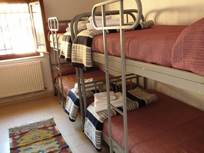 Bedroom 4, Hostel El Oso Pardo, Palencia