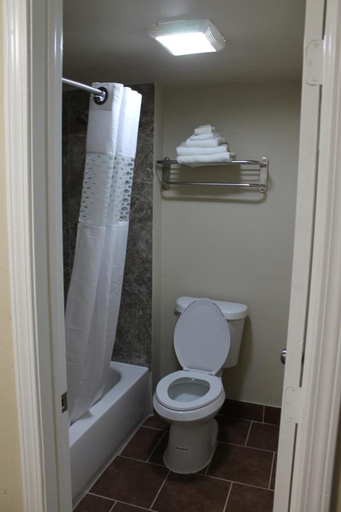 Bathroom 5, American Inn & Suites, Lamar
