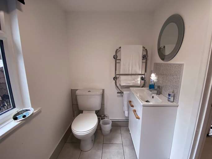 Bathroom 3, The Rose Cottage Inn, East Sussex