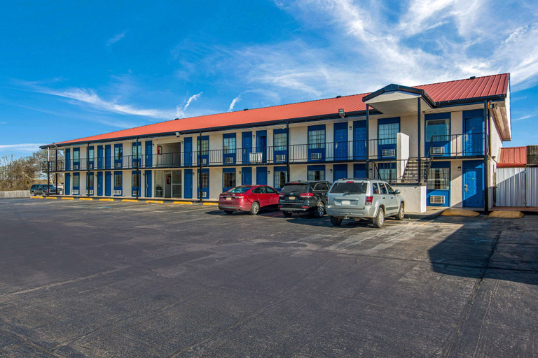 Exterior & Views 2, Rodeway Inn Broken Bow - Hochatown, McCurtain