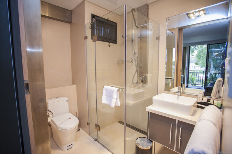 Bathroom 4, Kings Park, Chinchilla