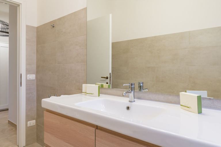 Bathroom 3, Alle mura apartment, Verona