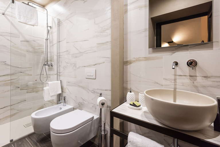 Bathroom 4, Corte Guelfa, Florence