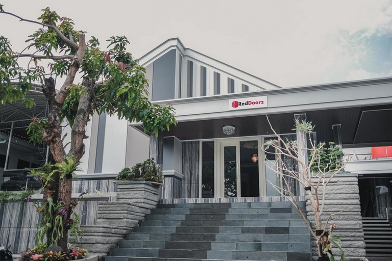 Exterior & Views 1, RedDoorz Plus @ Jalan Dr. Cipto Mangunkusumo Lampung, Bandar Lampung