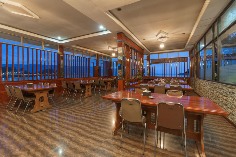 Food & Drinks, RedDoorz near Danau Toba Parapat, Simalungun